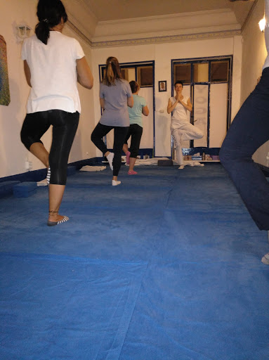 Escuela de Yoga 'PLAZA NUEVA' - Sanatana Dharma Bilbao